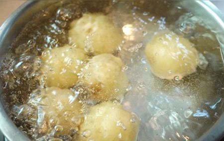 煮土豆冷水下锅还是热水下锅